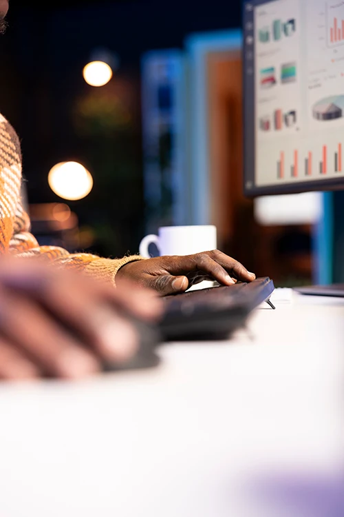 user-using-crm-img
